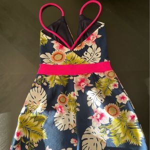 Super Cute Spring/Summer jumper ☀️🌷size:XS made by:Lac Bleu